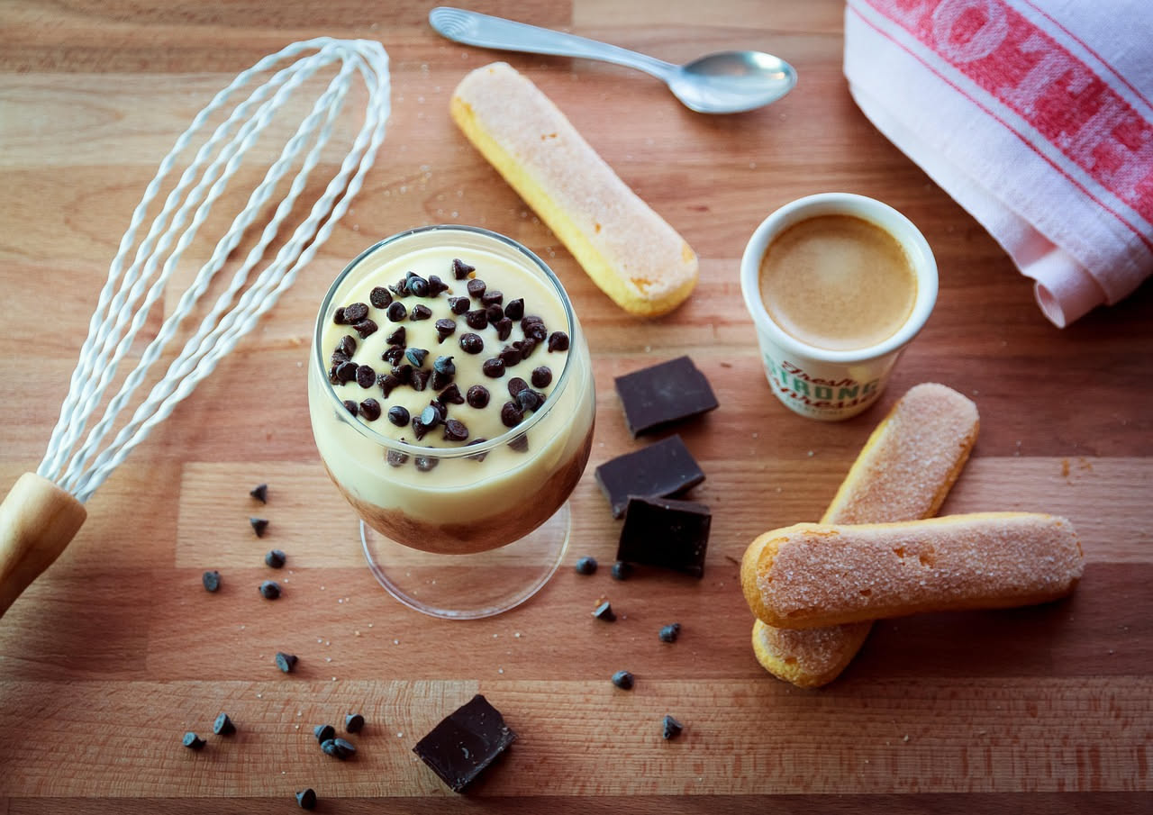 Tiramisu al cucchiaio: cosa cambia se aspetti una notte intera