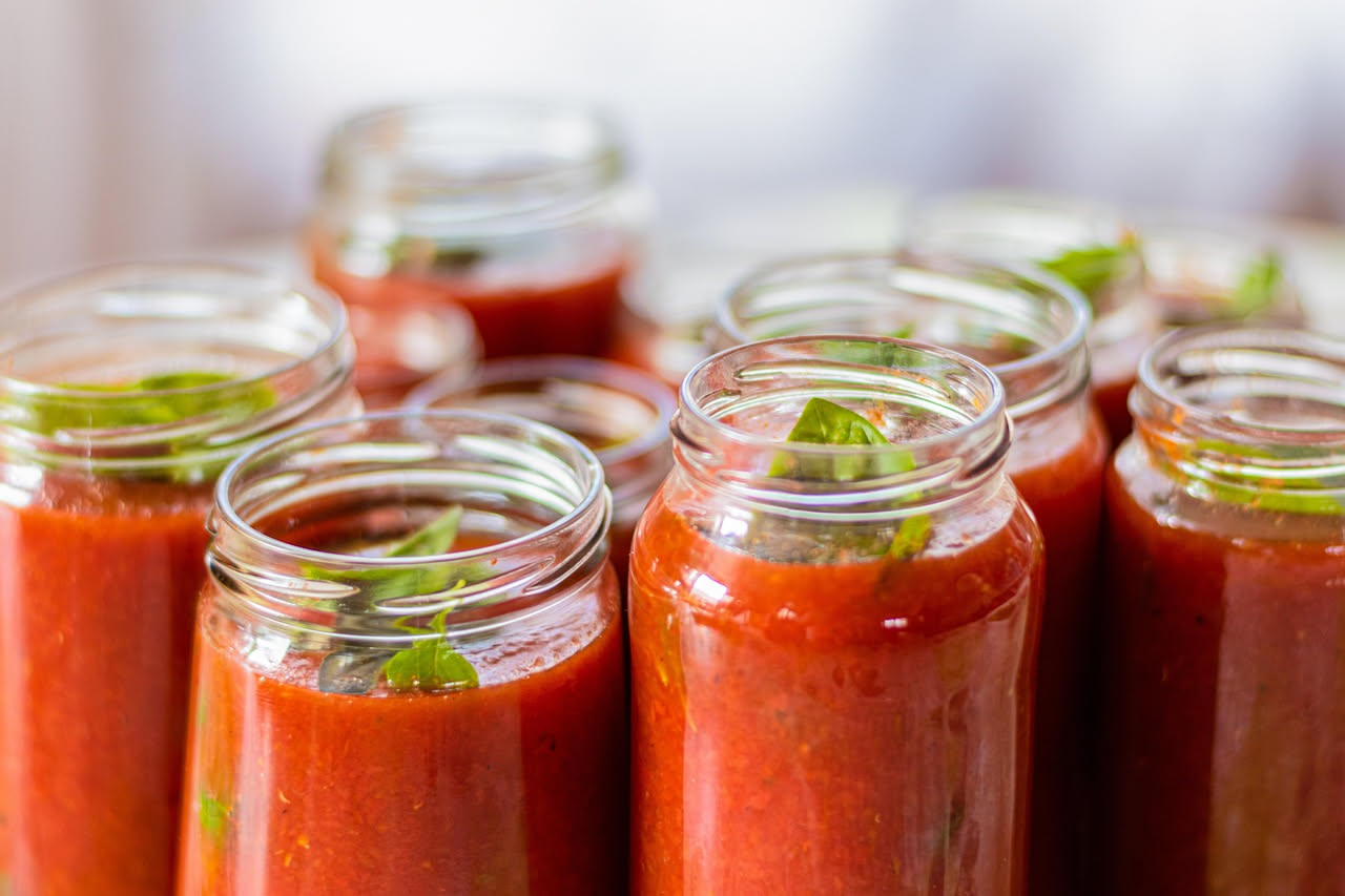 Passata di pomodoro: perché la sterilizzazione salva tutto