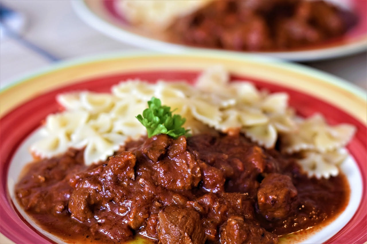 Pappardelle al cinghiale: come la marinatura ammorbidisce la carne