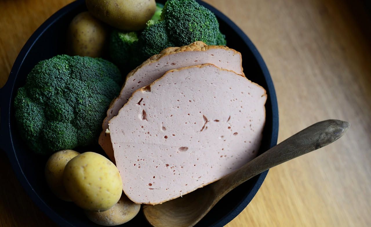 Mortadella di Modena: sapidità morbida e speziata che nutre senza appesantire