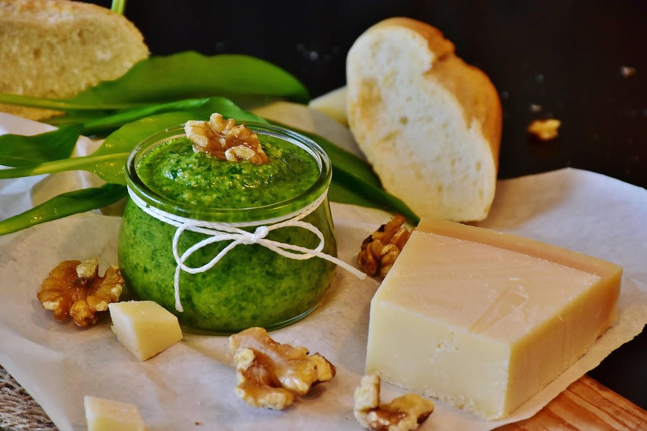 Noci e Formaggio: croccantezza e proteine per energia duratura