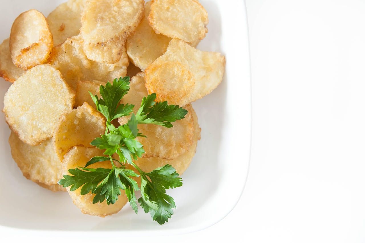 Patate chips locali: croccantezza irresistibile che non appesantisce, ricche di minerali e povere