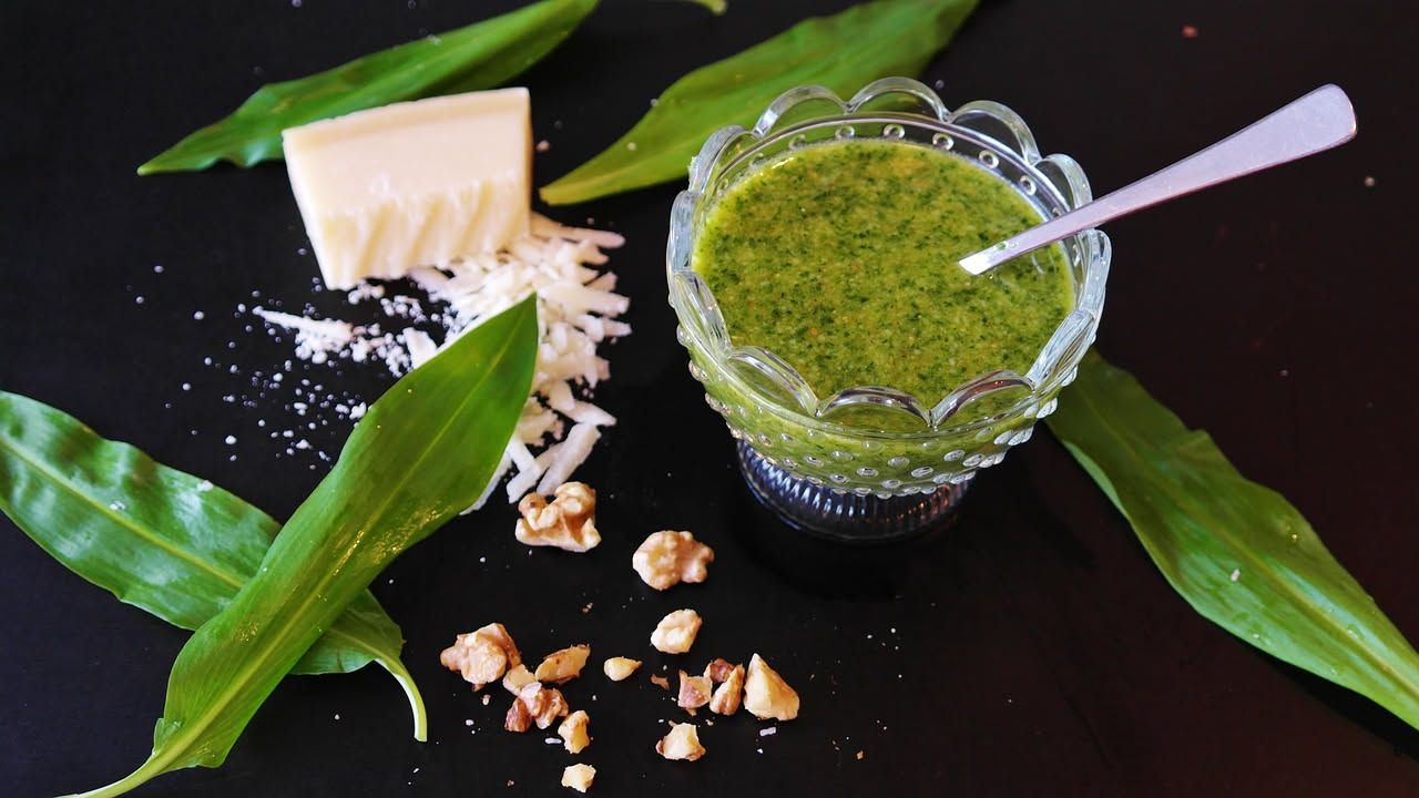 Salsa verde modenese: intenso aroma erbaceo che dona freschezza e leggerezza ai piatti