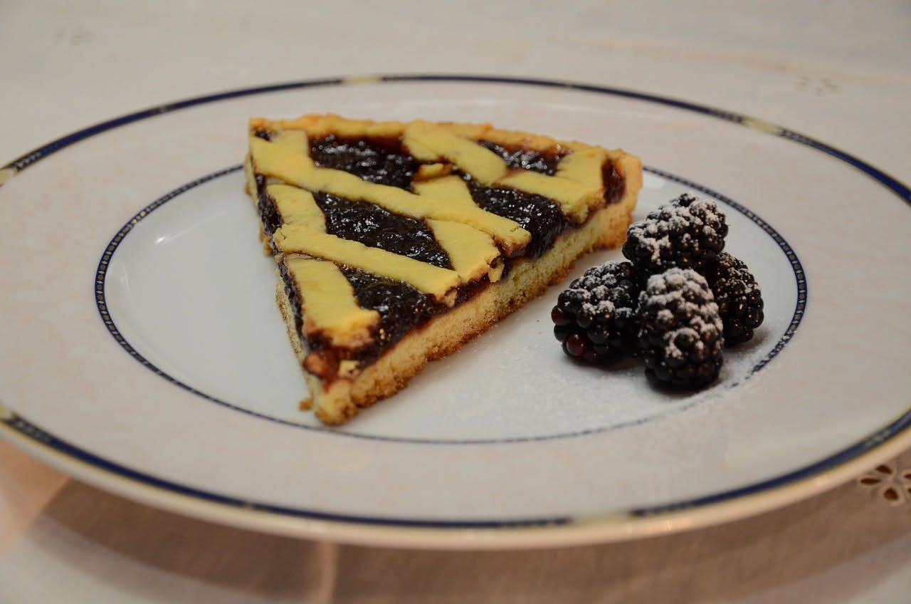 Torta d'erbe modenese: verdure selvatiche e ricotta che nutrono senza appesantire il corpo